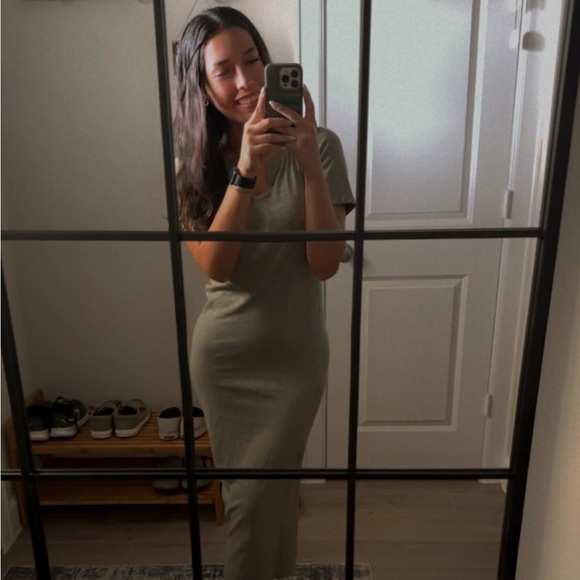 Meet your Posher, Emily! - Picture 3 of 8